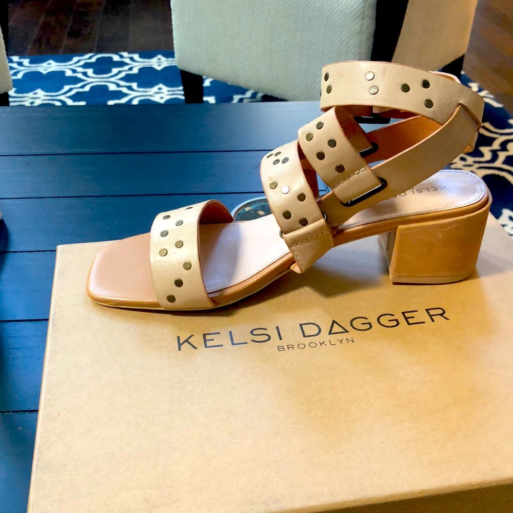 NEW camel KELSI DAGGER sandals size 9 (Nordstrom)